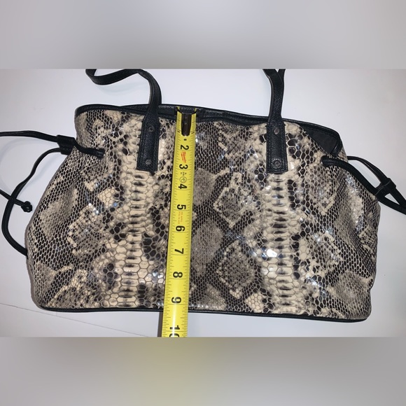 Daniel Leather Shoulder Bag - Picture 7 of 11